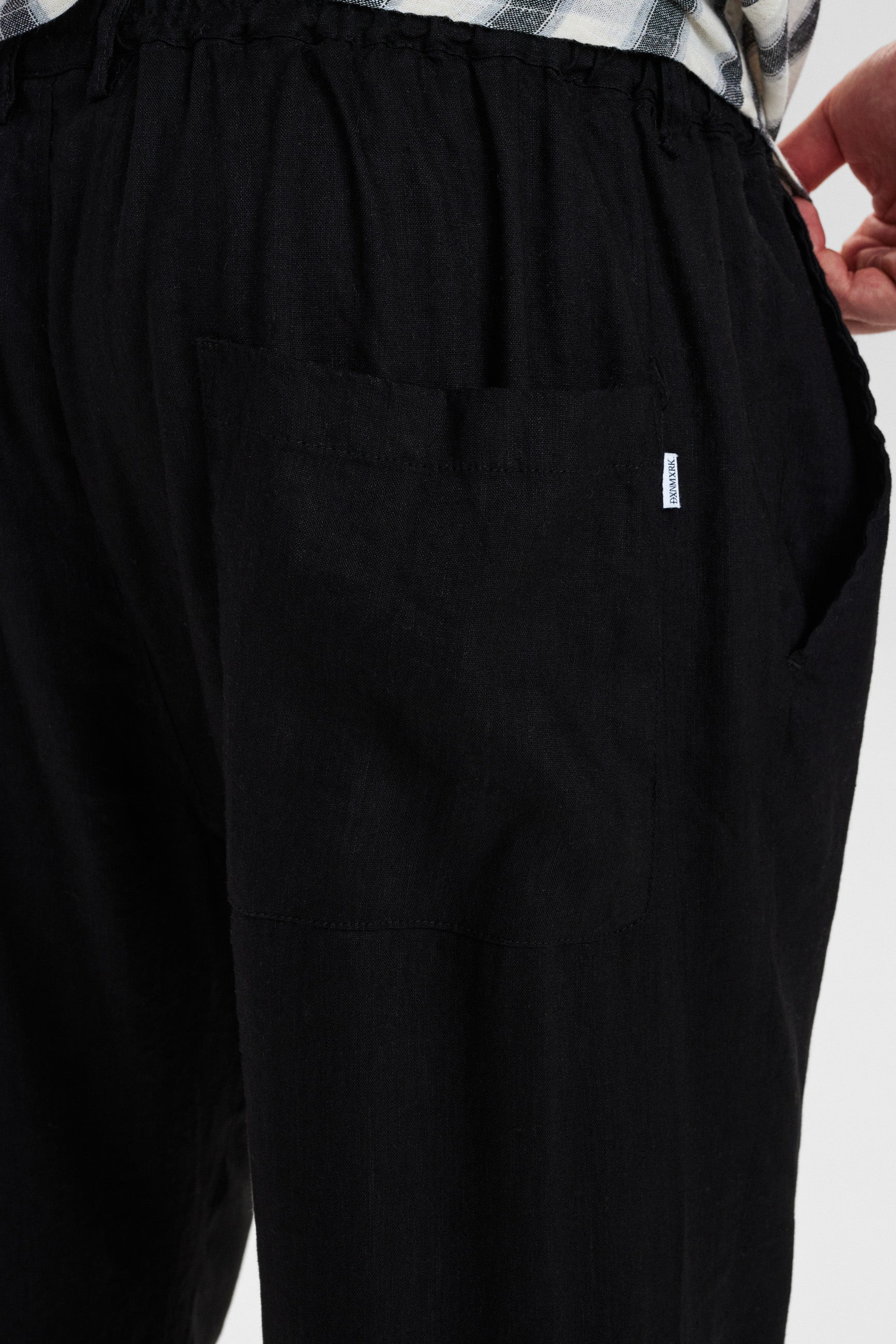 DXNMXRK. DX-Emmert Outlet Black